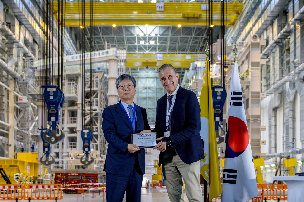 '인공태양' 마지막 심장 조립 끝냈다…HD현대중공업, ITER 진공용기 9번째 섹터 완성