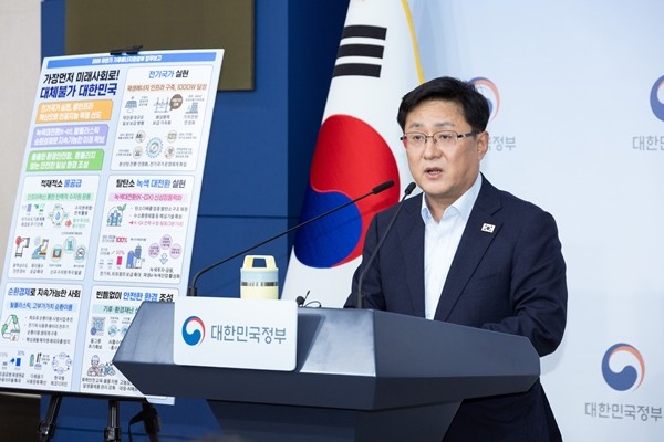 태양광 간척지·공장지붕까지…재생에너지 100GW 보급 방안 확정