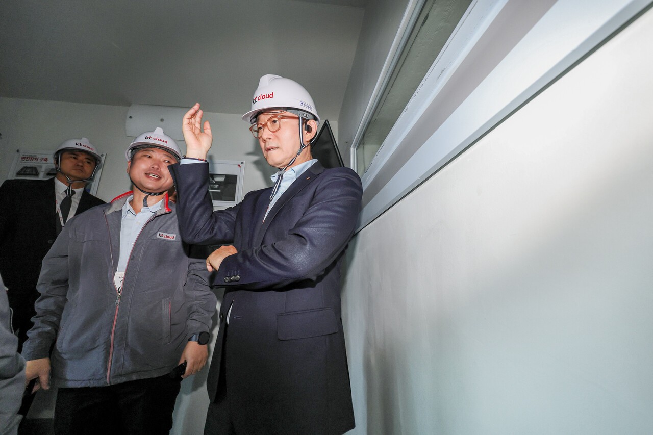 박윤영 KT 대표, 목동 데이터센터 인프라 점검